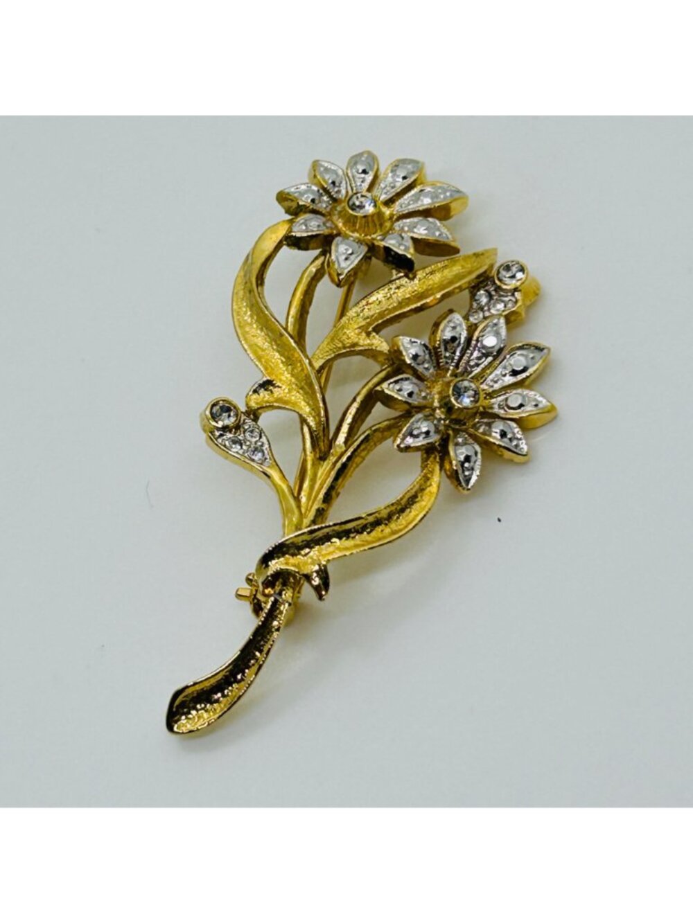 Flower Brooch Pin Gold Tone With Clear Rhinestones Silver Floral Spray Vintage - Picture 9 of 10